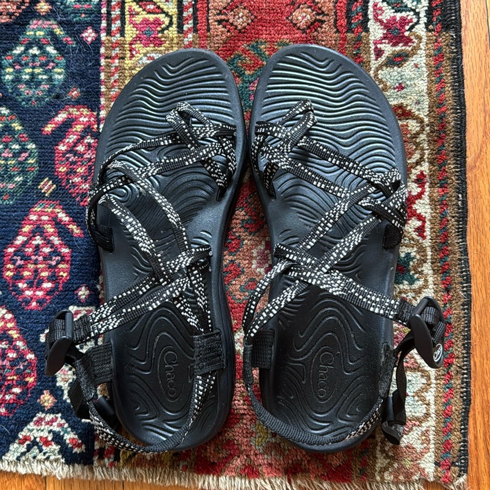 Brand new Chico’s very popular women’s toe strap sandal. Size 10